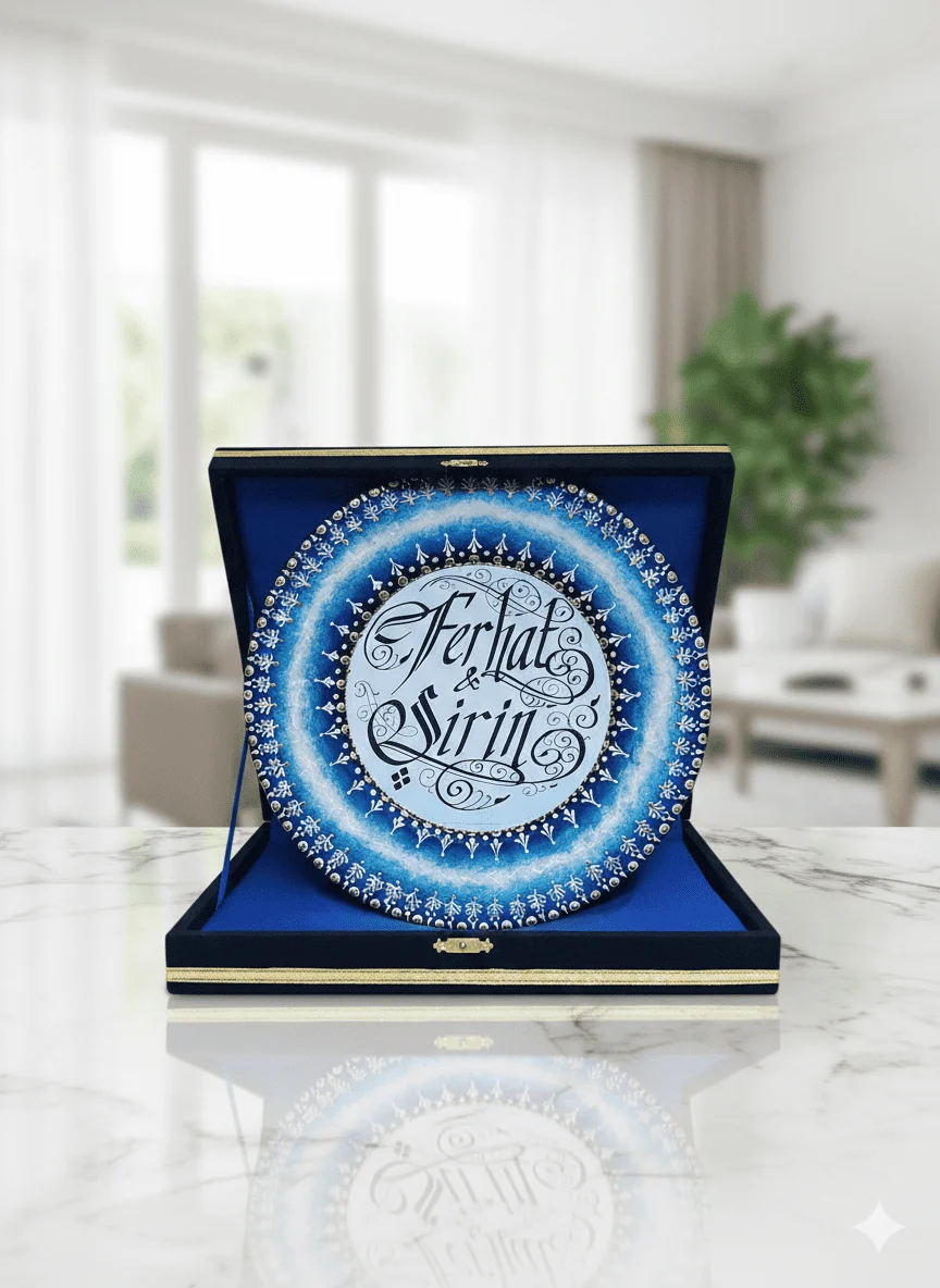 Kişiye Özel Kadife Kutulu Kaligrafi Yazılı Dantel Motif Çini Tabak